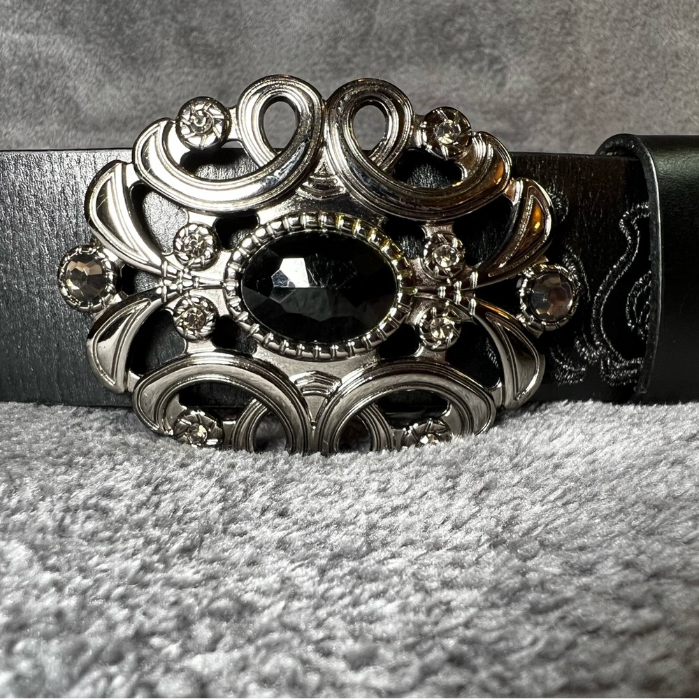 Women’s Rhinestone Buckle Belt Rose Accents Black WHBM Size Small